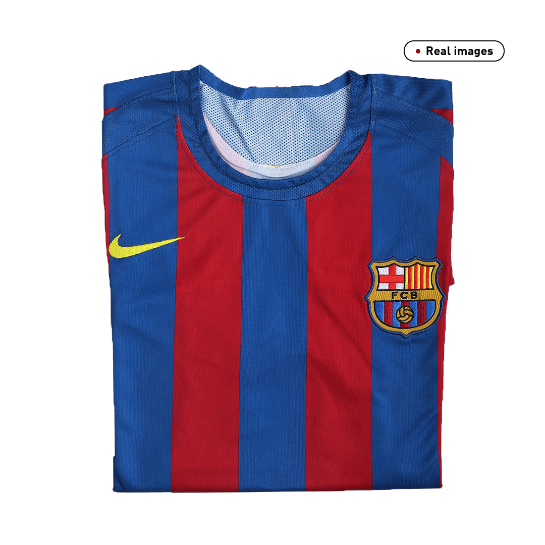 2005-06 Barcelona Home Shirt Ronaldinho #10 L