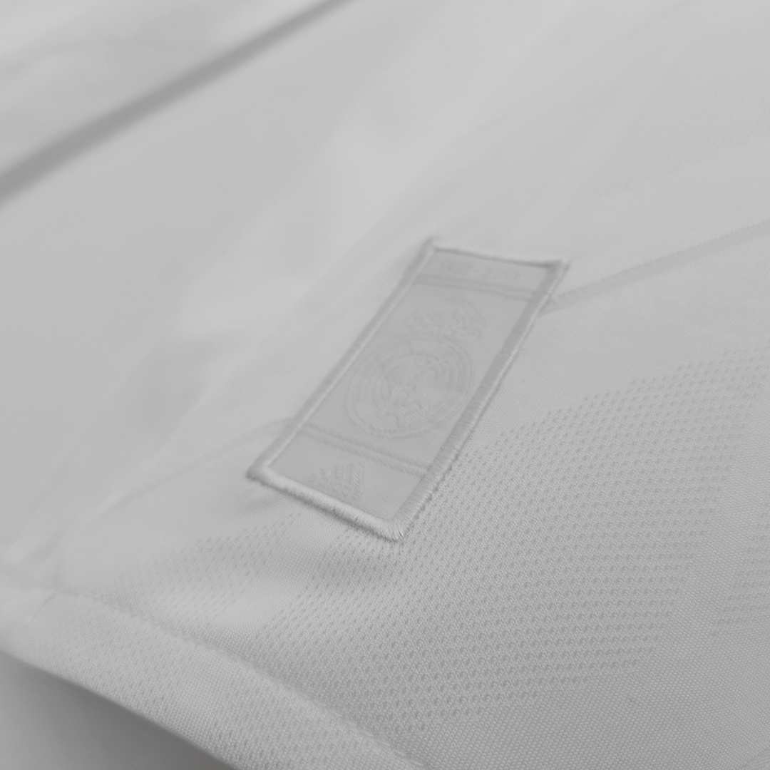 RONALDO #7 Real Madrid Retro Jersey Home Long Sleeve Soccer Shirt 2017/18