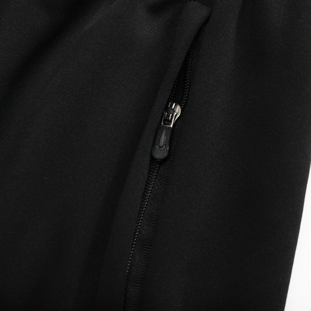 Liverpool Soccer 1/4 Zipper Sweatshirt Training Kit 2025/26 - bestsoccerstore